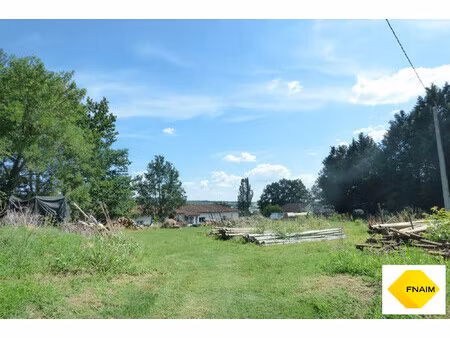 terrain constructible de 1380 m²