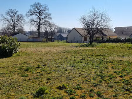 lusigny - terrain a batir de 1049 m²