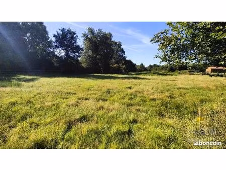 terrain 2 500 m² mezos