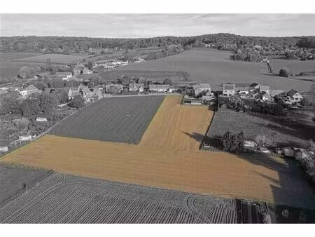 magnifique terrain situé dans l'un des secteurs le plus pris