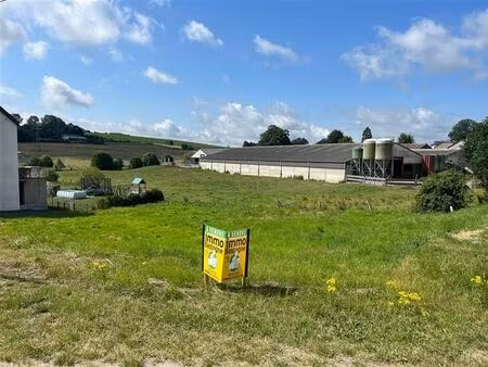 beau terrain à bâtir à nives