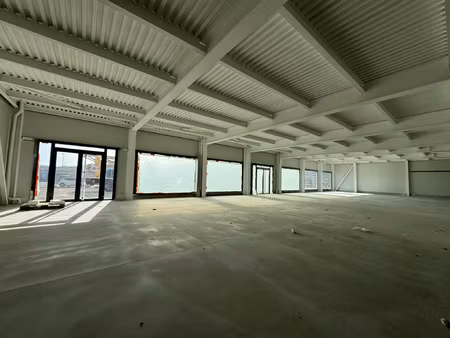 local neuf de 238 m2 en zone commerciale au luc en provence