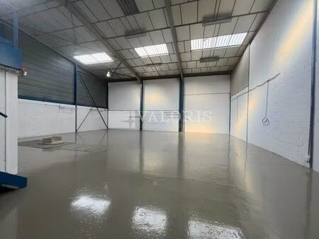 location commerce 520 m² à chassieu (69680)