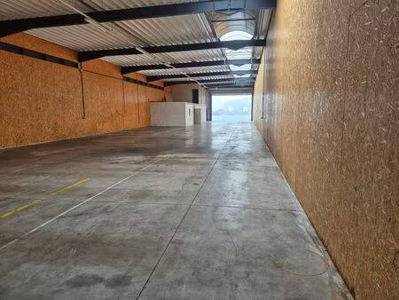 plusieurs entrepôts à louer