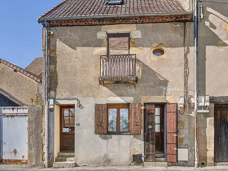 vente immeuble 8 pièces 173 m² à montmarault (03390)  119 000 €