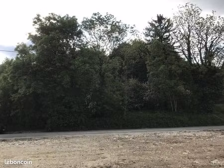 vends beau terrain constructible