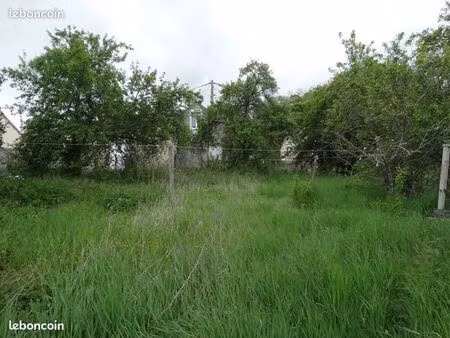 vends terrain à bâtir à pamfou(77)