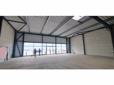 local commercial de 500 m² de surface de plancher