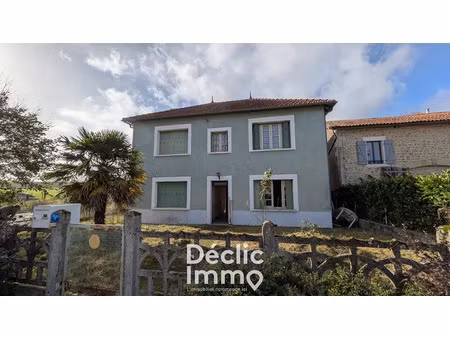 vente maison 5 pièces 138 m² à benest (16350)  70 000 €