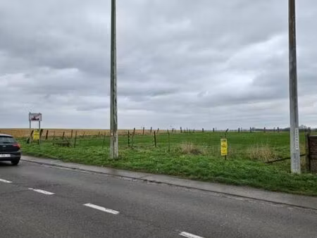 une parcelle de terrain à bâtir