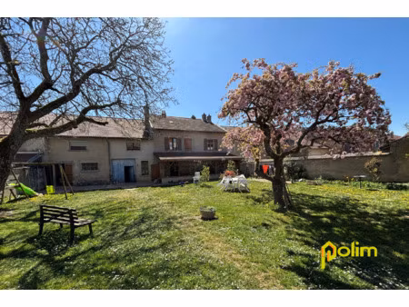 dans un village proche madine !