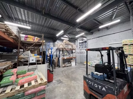 location local commercial