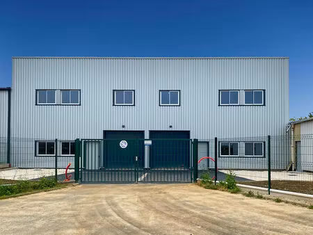 location local commercial 1 pièce  296.00m²  pringy