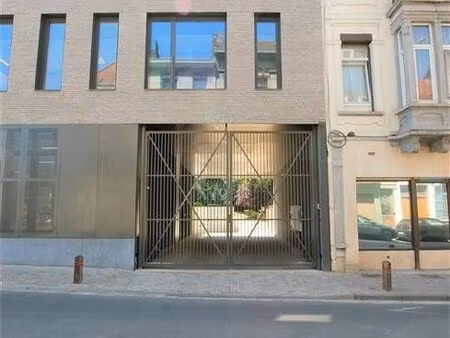 rue de linthout - double emplacement de parking