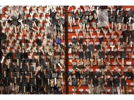 dans un centre commercial: cession de fonds de commerce cordonnerie multi services