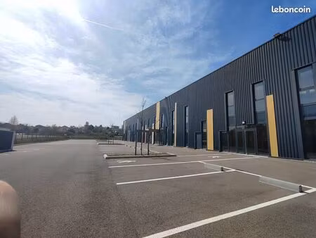 local d'activité 1 778 m²