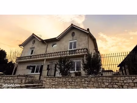 maison 8 pièces 220 m²