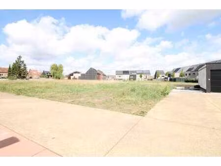 parcelle de terrain à bâtir dans une lotissement bien situé