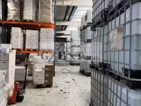 entrepot 2500 m2 a vendre montigny le bretonneux