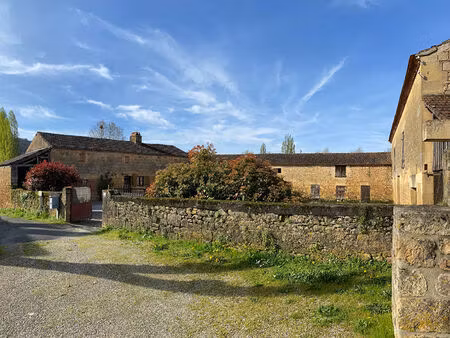 bel ensemble en pierre a renover  maison + dependances 400m² sur 3500m²