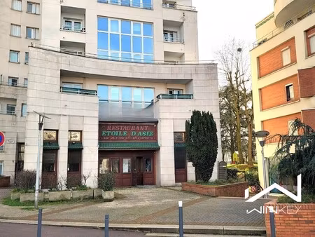 location local commercial