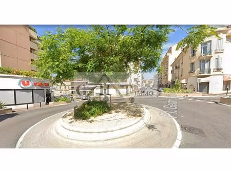 location commerce 72 m² à cannes (06400)