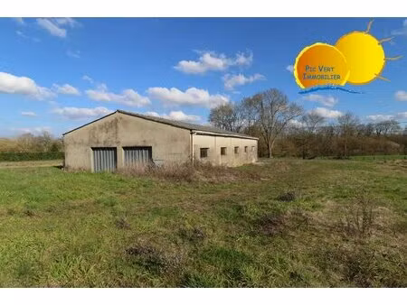 terrain constructible avec hangar