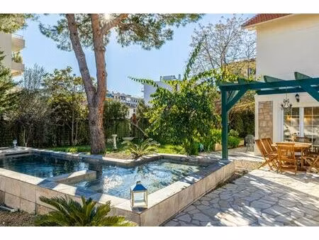 villa de 5 pièces de luxe en location mandelieu  france