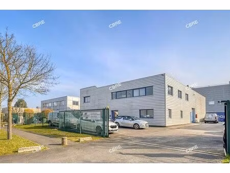 location local d'activités grigny 690 m²