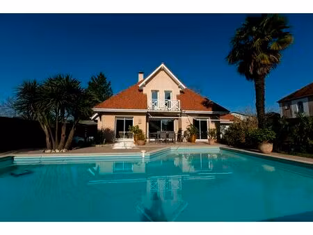 vente maison 6 pièces 160m2 idron 64320 - 545000 € - surface privée