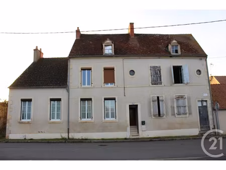 vente maison 9 pièces 243 m² à sancoins (18600)  75 000 €