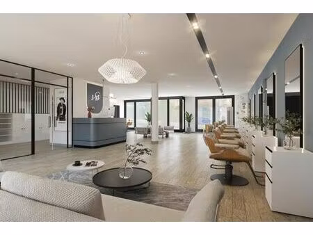 commerce ou bureau avec excellente visibilité et accès aisé!