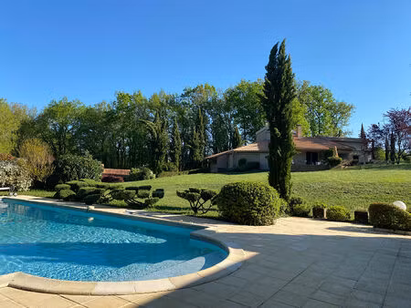 20min n-e perigueux  propriete sur 4 hectares