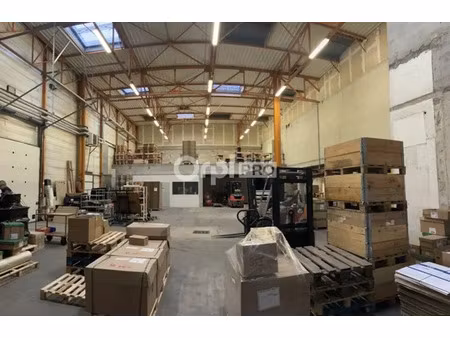entrepot de 11 300m2 a vendre