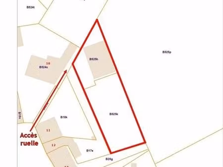 terrain en zone d'habitat situé au fond d'une ruelle