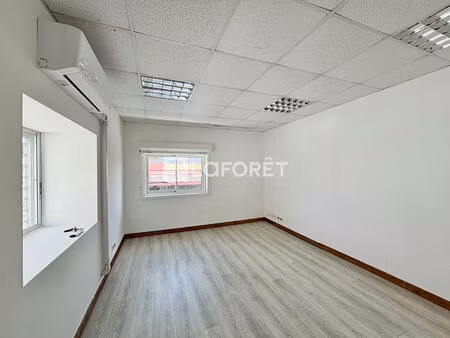 local commercial zac trinite 17m2 charges inclues