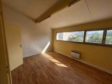 location bureau niort 88 m²