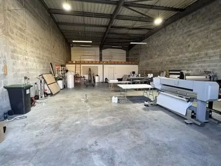local d'activite avec bureaux a louer