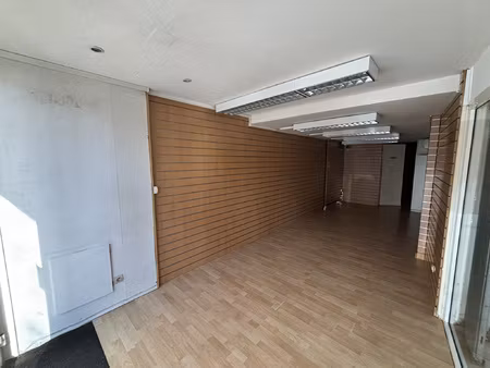 auch local commercial 62m2 à louer