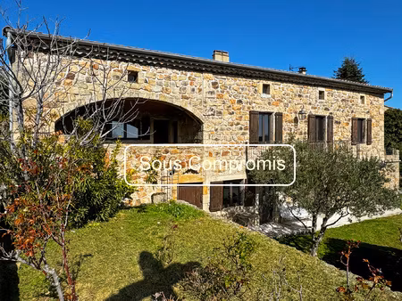 maison typique ardéchoise en pierre avec 6 000 m2 de terrain