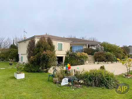 vente maison 5 pièces 128.82 m² à jarnac-champagne (17520)  253 500 €