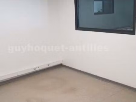 bureau à loué sur la route de schoelcher