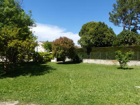 a vendre entraigues sur la sorgue terrain constructible 317 m²
