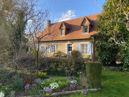 maison en parfait état général sur un parc arboré de 4900 m²