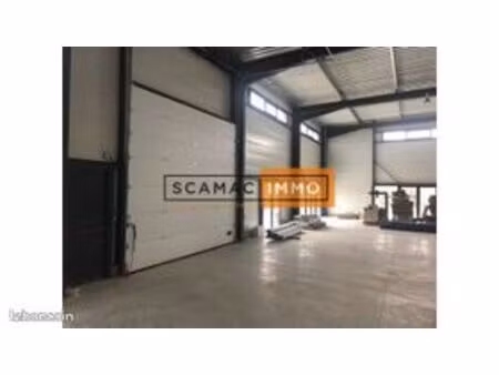 local d'activité 700 m²