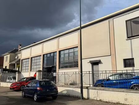 local 700 m² barberaz