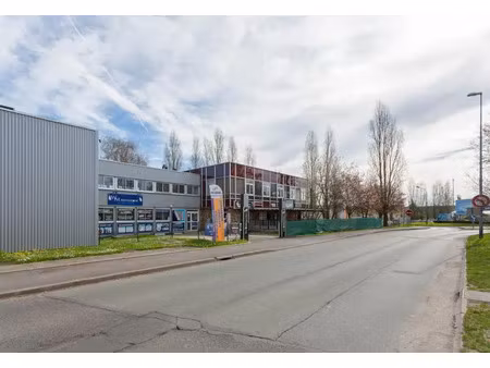 local d'activité de 346 m2 a loué