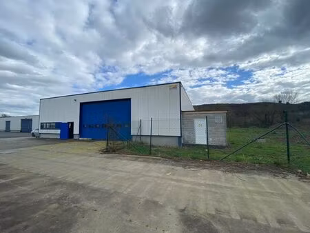 bel entrepôt de 1200m² avec terrain constructible attenant !