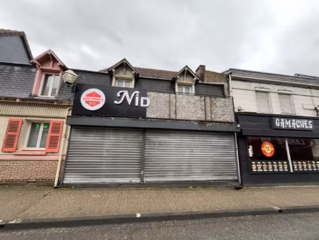 à gamaches  immeuble 1 commerce et 2 appartements à vendre