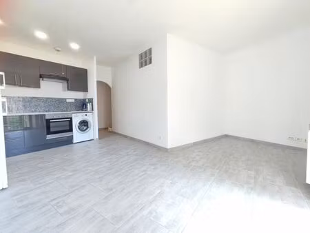 vente appartement 3 pièces 66m2 belgentier (83210) - 165000 € - surface privée